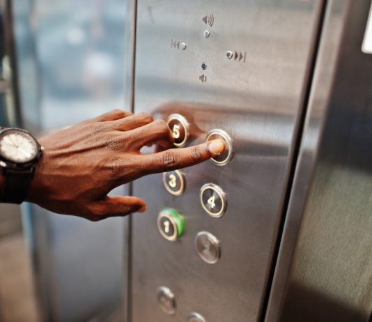 משדרגים את הבניין ומתקינים מעלית