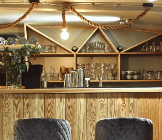 כסאות בר למסעדות ובתי קפה